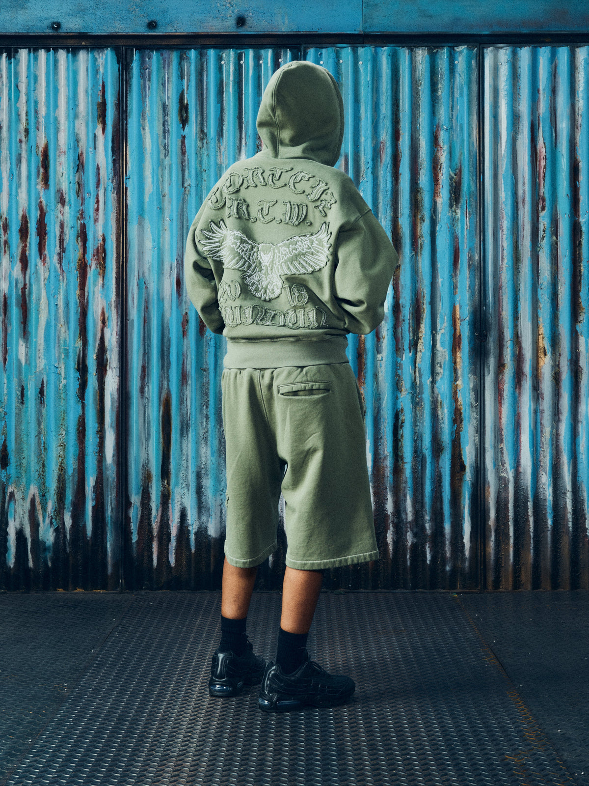 DIPLOMATIC SWEATSHORT [OLIVE]