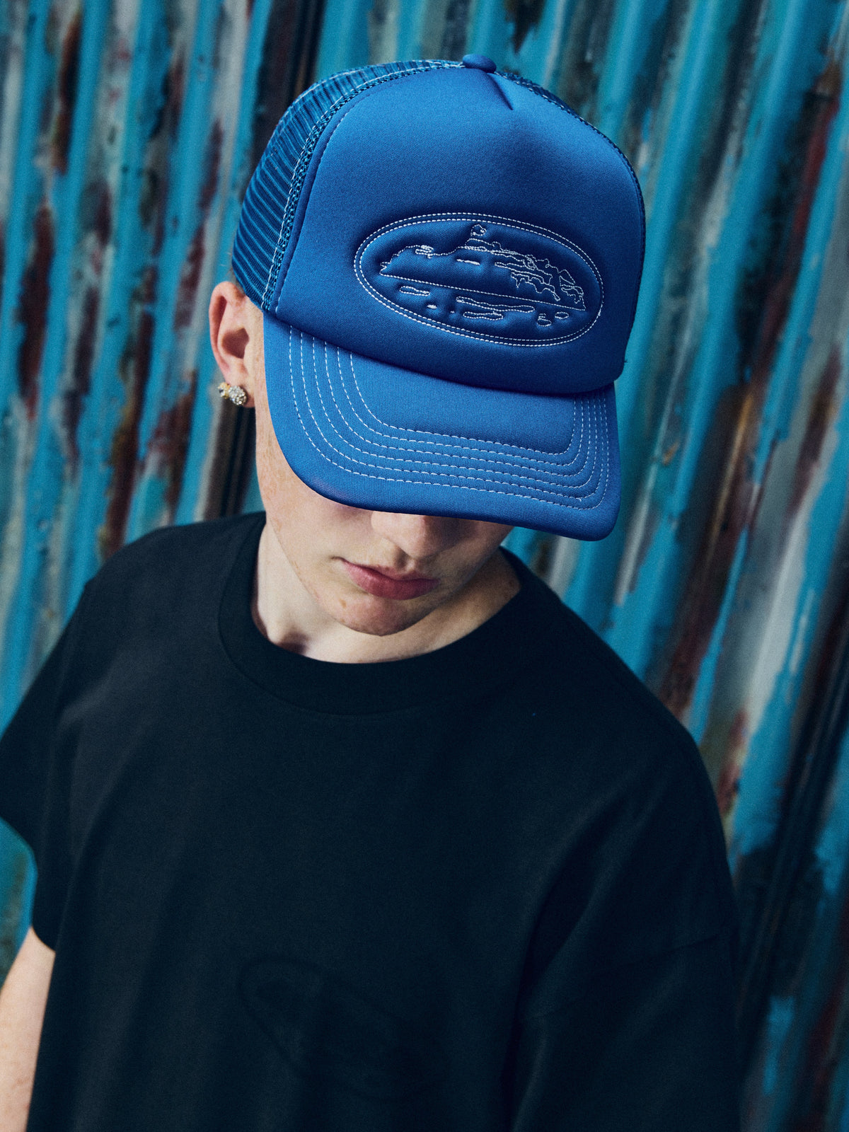 ISLAND OUTLINE TRUCKER HAT [BLUE]